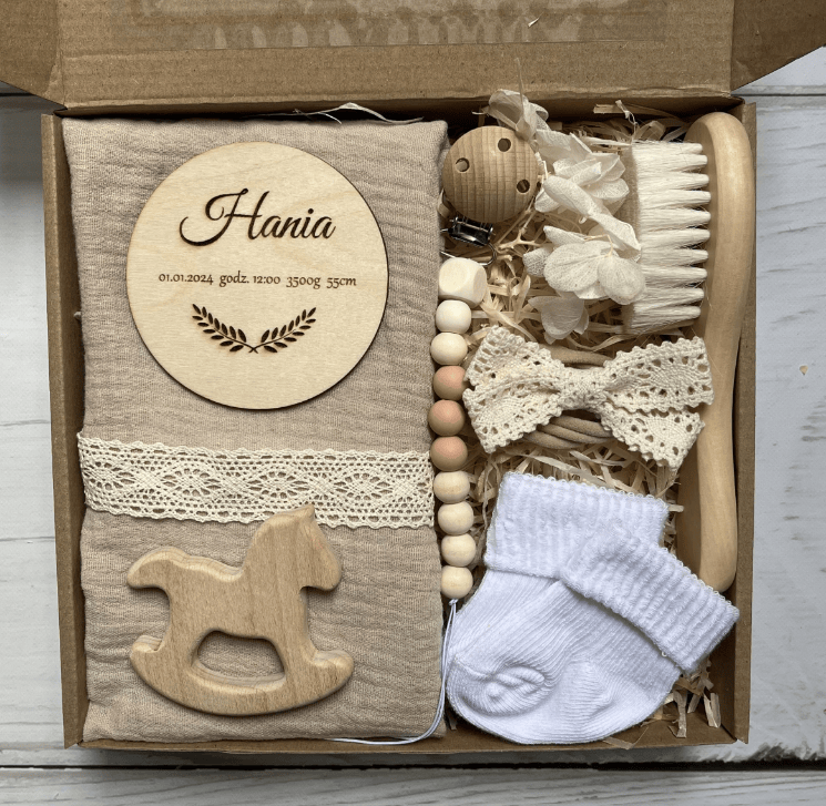 Prezent dla niemowlaka gift box niemowlęcy zestaw powitalny metryczka baby