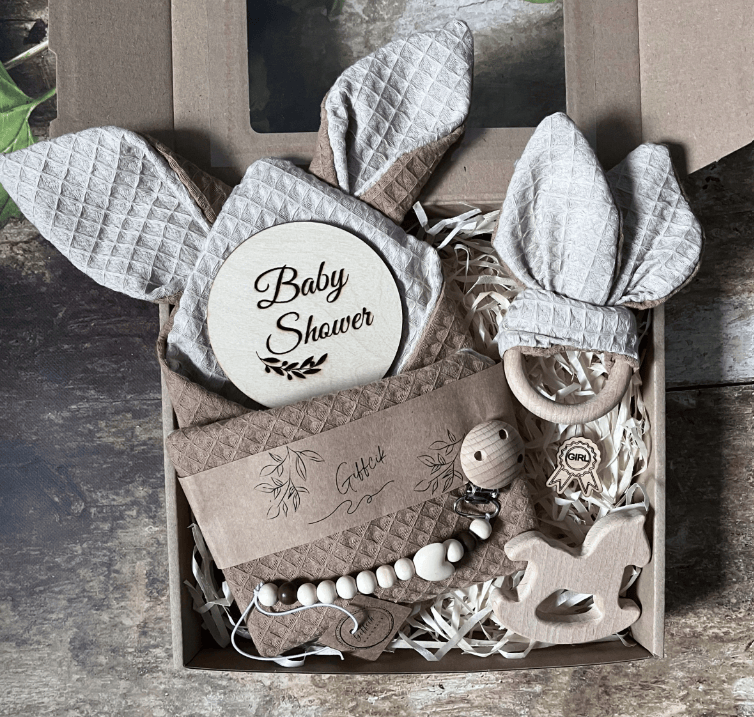 Prezent dla niemowlaka gift box Baby Shower noworodek wyprawka smoczek – zestaw wafelkowy