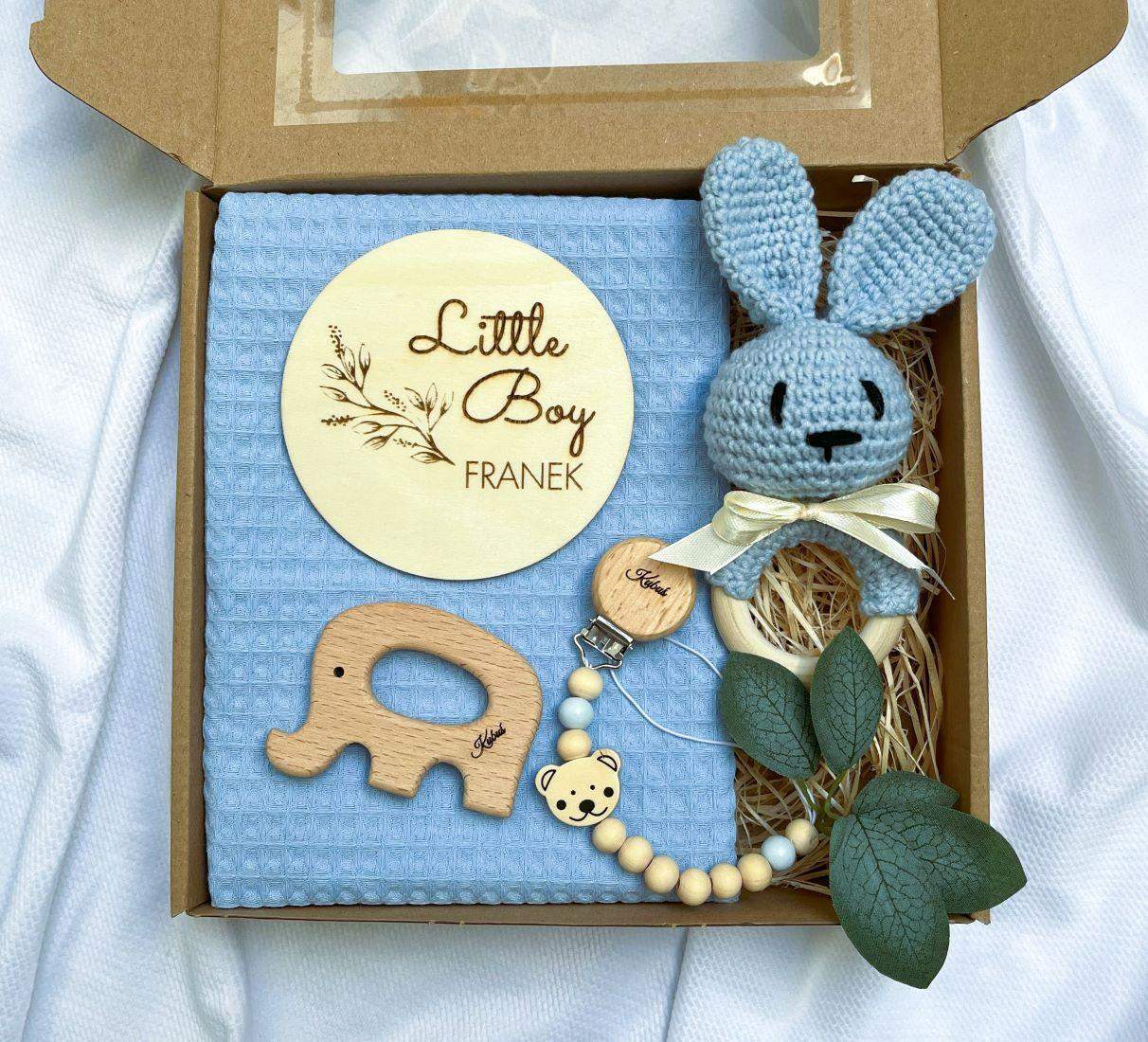 Zestaw dla niemowlaka box dla chłopca niebieski - prezent na narodziny
