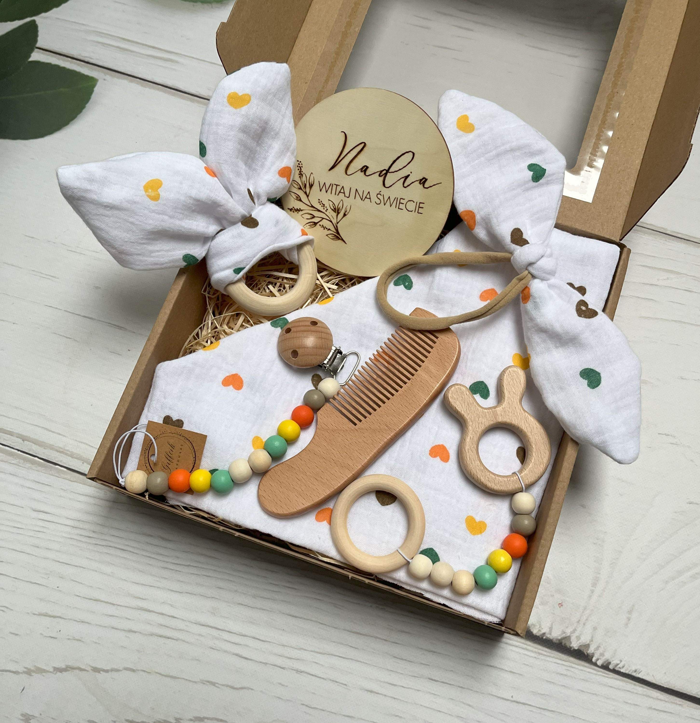 Zestaw Okolicznościowy SERDUSZKO dla Małej Dziewczynki – NARODZINY / BABY SHOWER